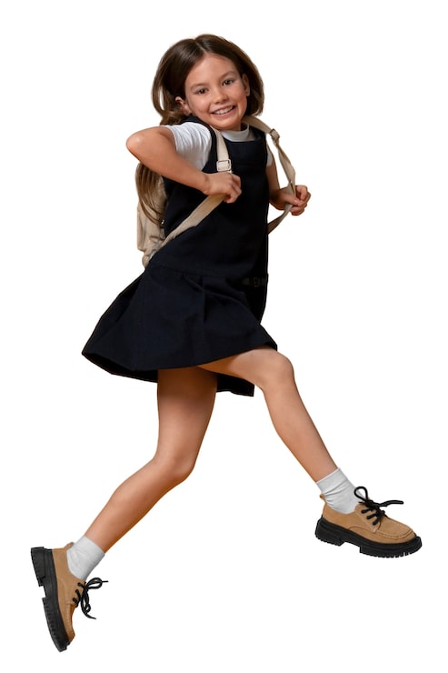 PSD gratuito retrato de una joven escolar en uniforme