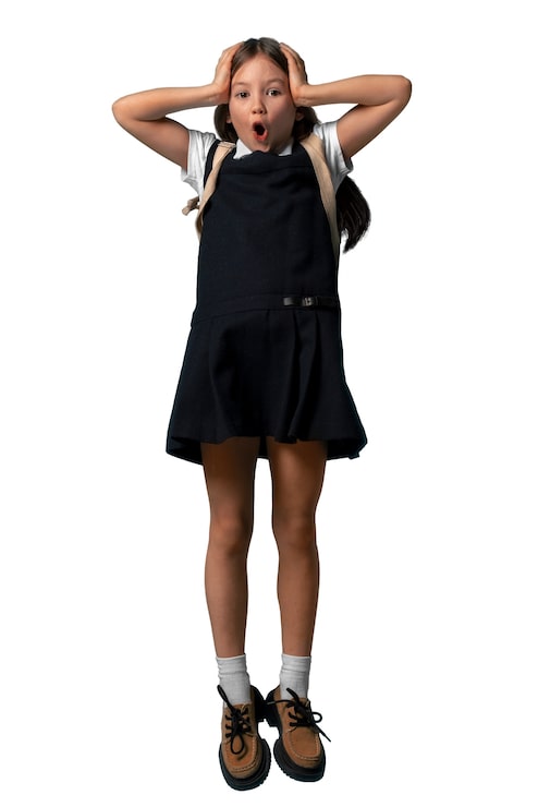 PSD gratuito retrato de una joven escolar en uniforme