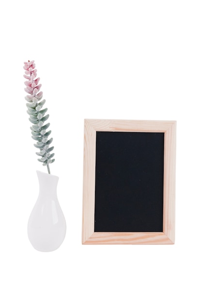 PSD gratuit belles fleurs dans un vase isolé
