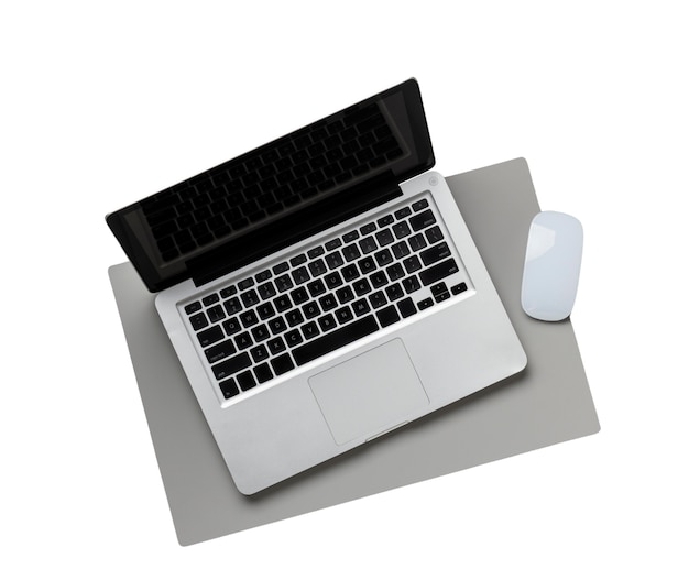 PSD gratuit en gros plan sur l'ordinateur portable isolé