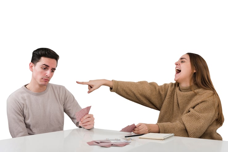 Miễn phí PSD bạn bè chơi trò chơi bài bị cô lập