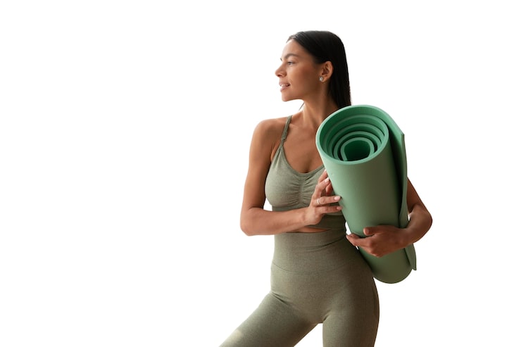 Miễn phí PSD chân dung nữ hướng dẫn viên yoga với thảm tập