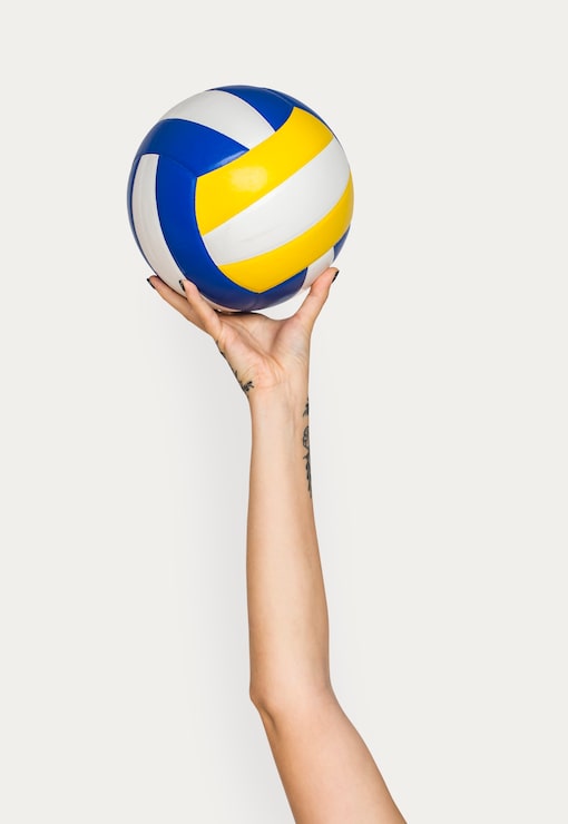 PSD hand hält volleyball