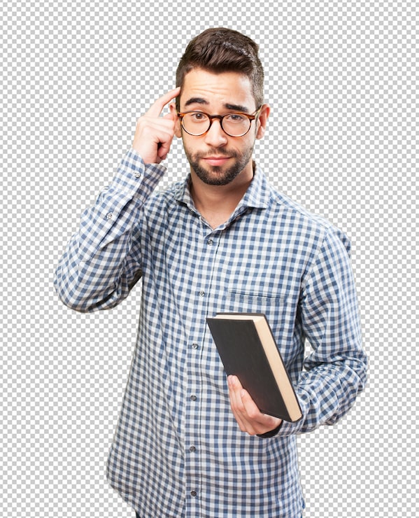 PSD hombre sujetando un libro