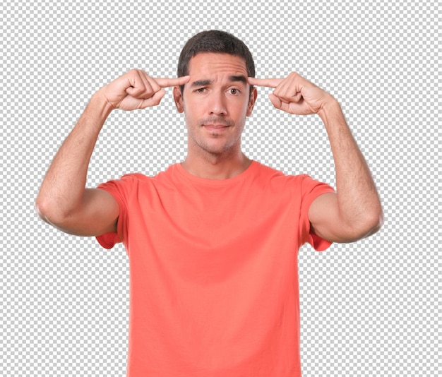 PSD joven serio con un gesto de concentración