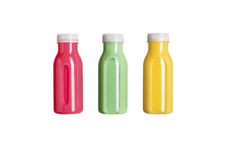 Ücretsiz PSD detoks smoothie içeceği izole edilmiş