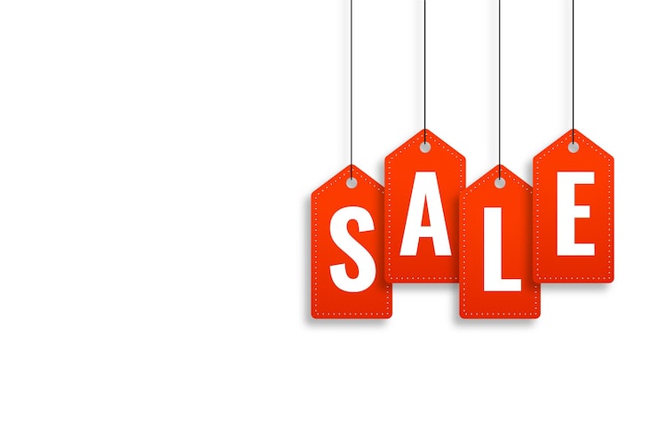 Vecteur gratuit modèle de conception de bannière de style étiquette de prix de vente rouge