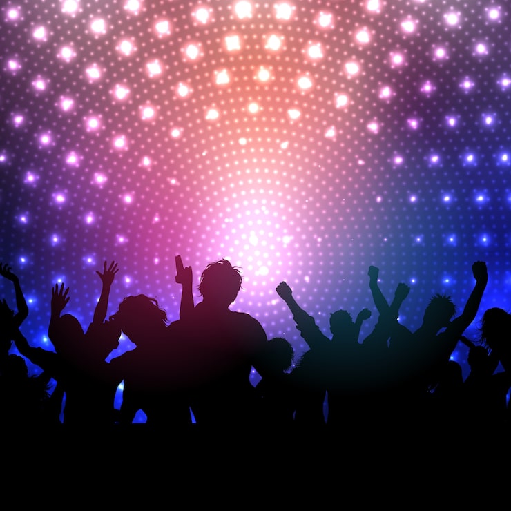 Vector gratuito silueta de una multitud en discoteca