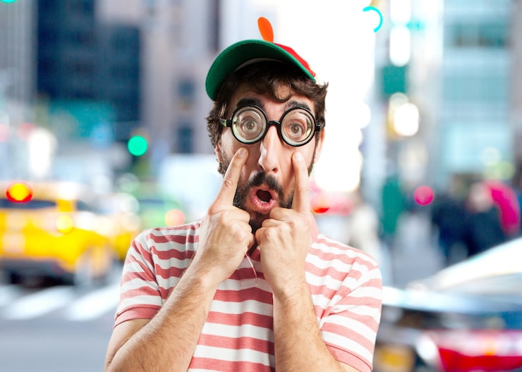 Gratis Foto crazy jongeman verbaasde uitdrukking