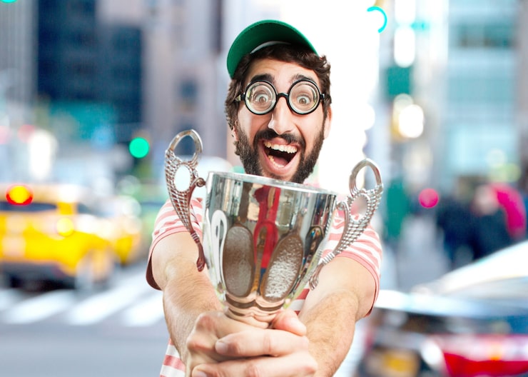 Gratis Foto crazy jongeman verbaasde uitdrukking