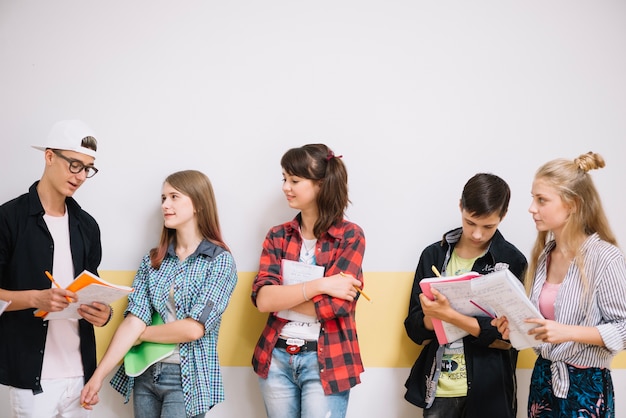 Gratis Foto kinderen met boeken samen