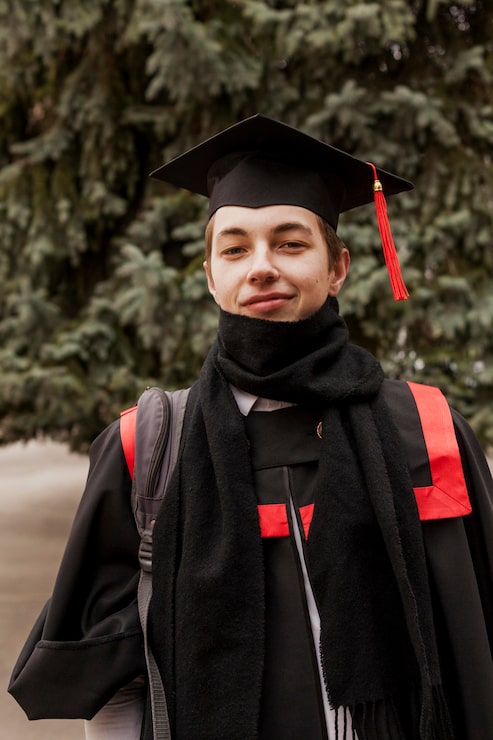 Gratis Foto portret afgestudeerde student